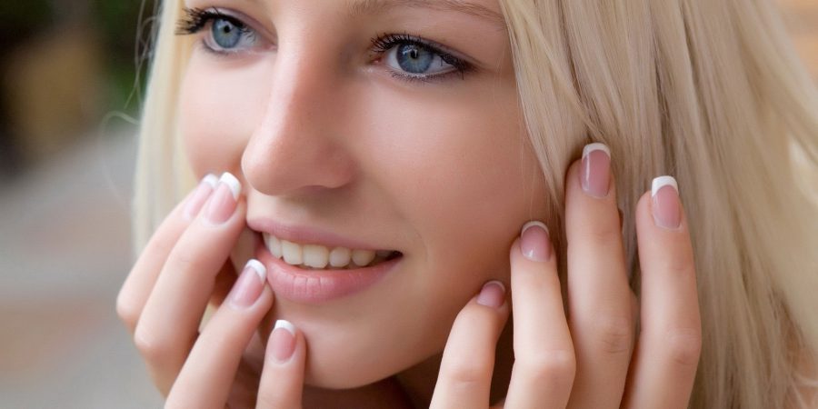 Zdrowe lakiery do paznokci - manicure tytanowy